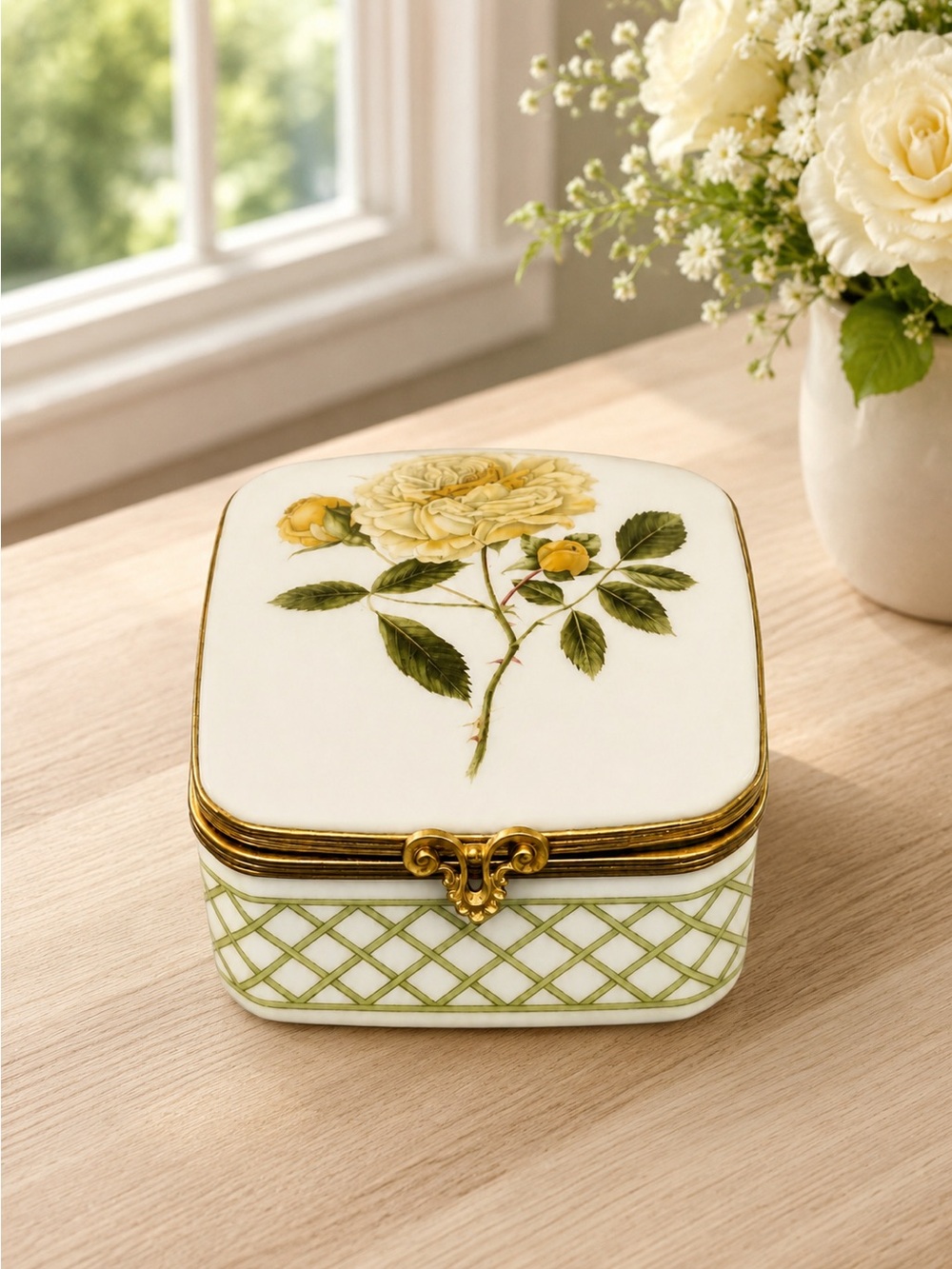 Porcelaine De Paris Eastea Golden Rambler Am. Horticultural Society Trinket Box